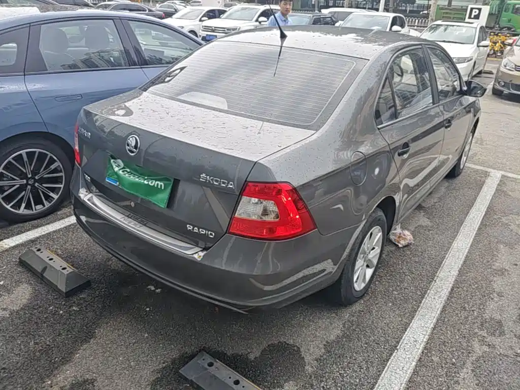 Skoda Rapid — миниатюра 7