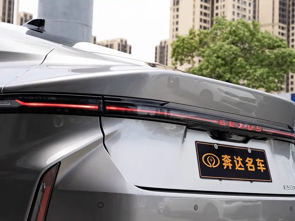 Lexus ES — миниатюра 7