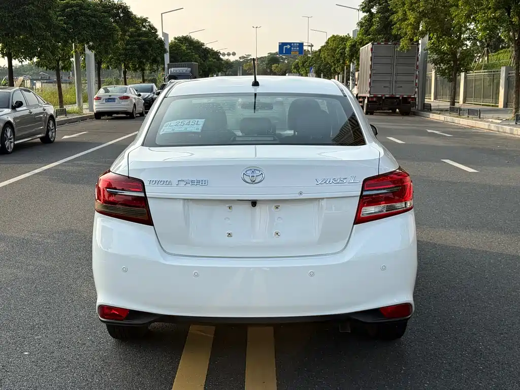 Toyota Yaris L — миниатюра 6