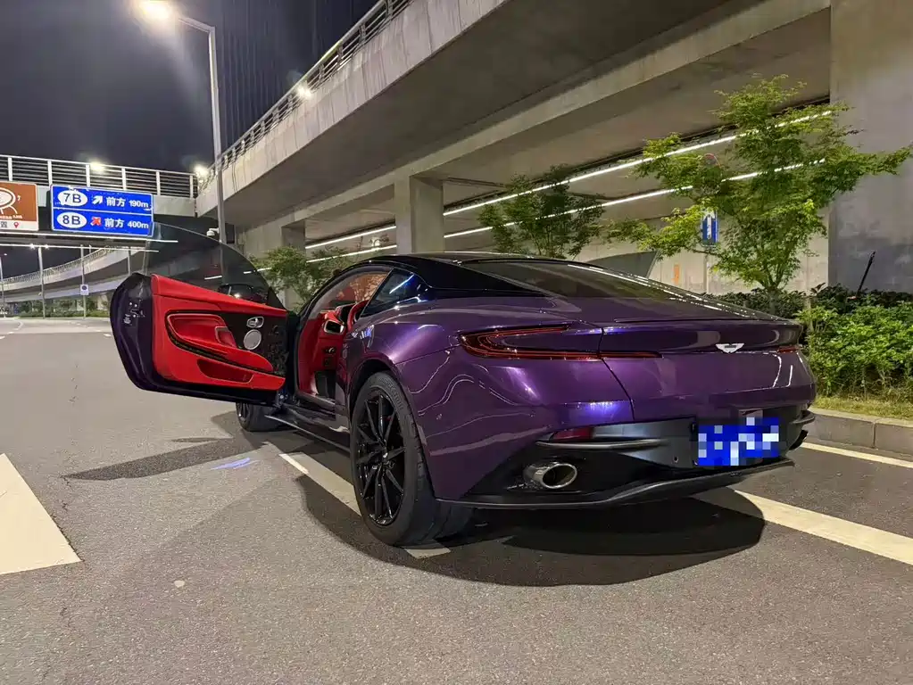 Aston Martin DB11 — миниатюра 2