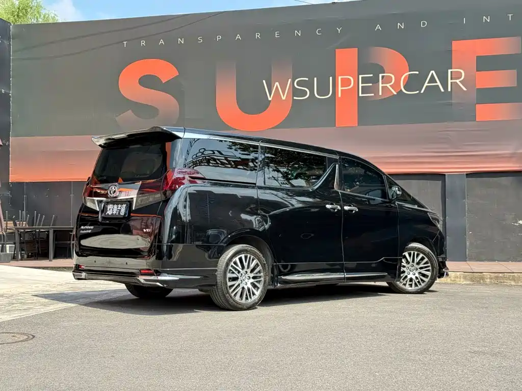 Toyota Alphard — миниатюра 3