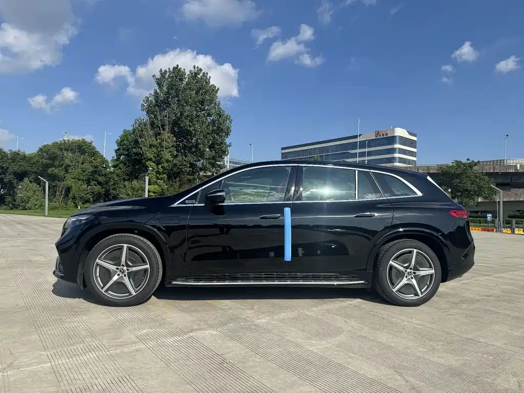 Mercedes-Benz EQS SUV — миниатюра 6