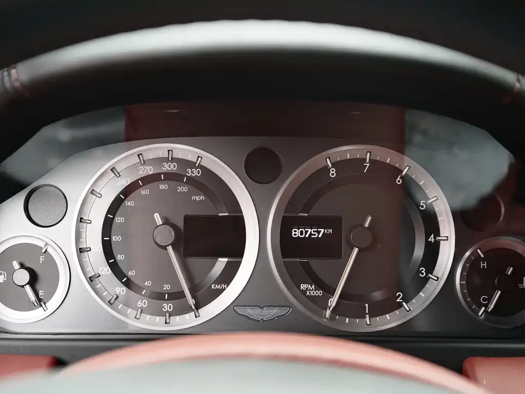 Aston Martin Rapide — миниатюра 7