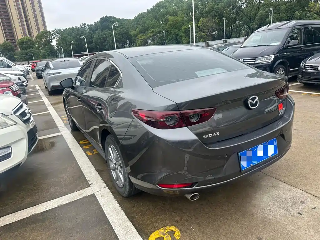 Mazda Mazda3 3 2023 2.0L AT