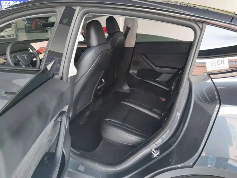 Tesla Model Y — миниатюра 11