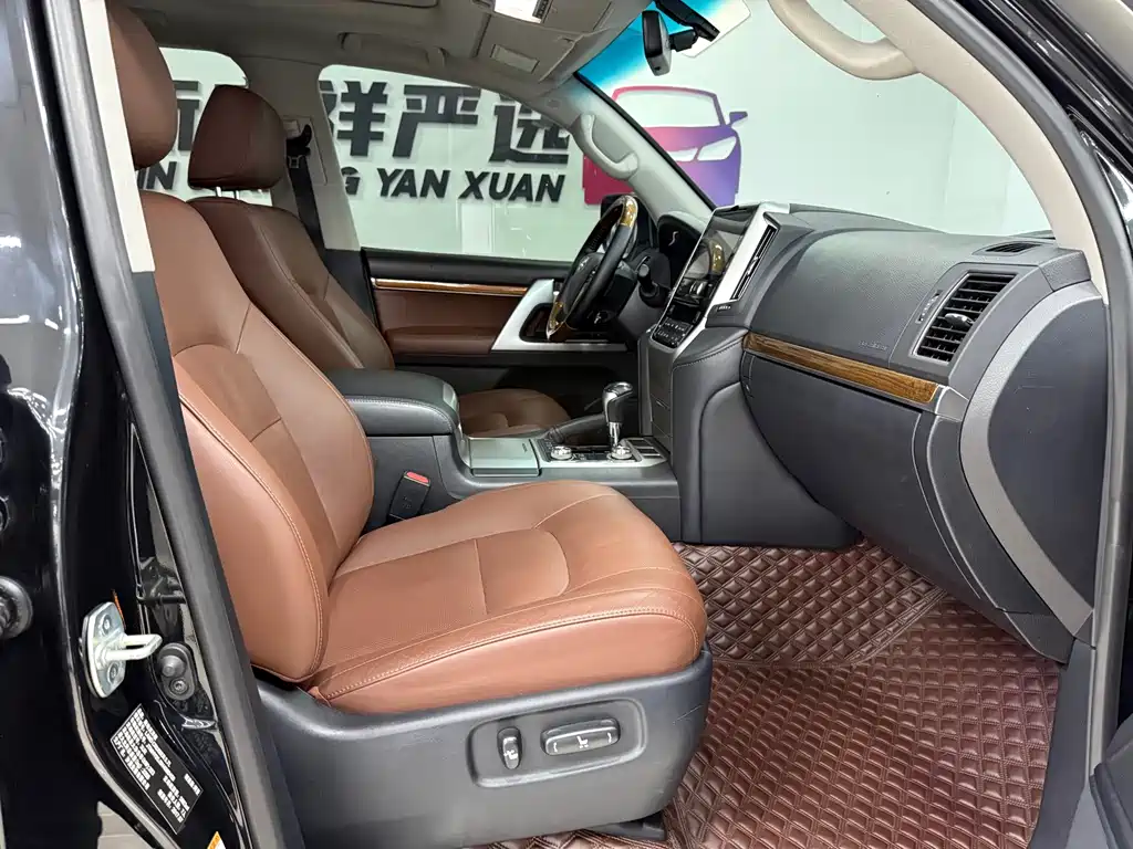 Toyota Land Cruiser 2018 5.7L