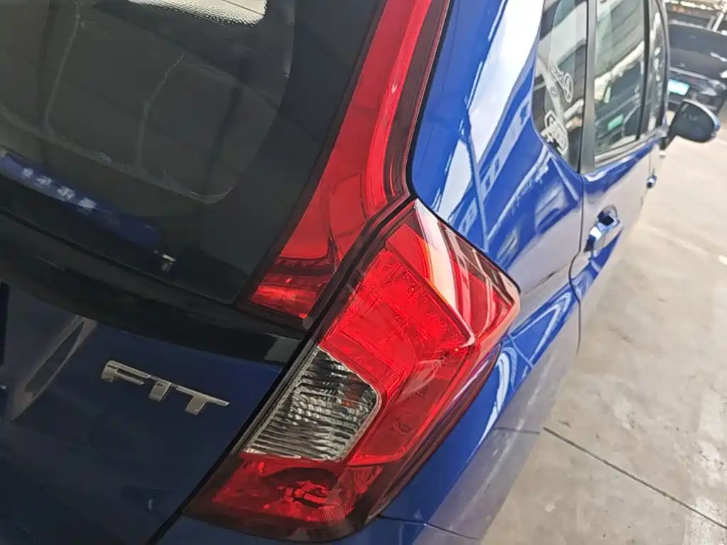 Honda Fit — миниатюра 8