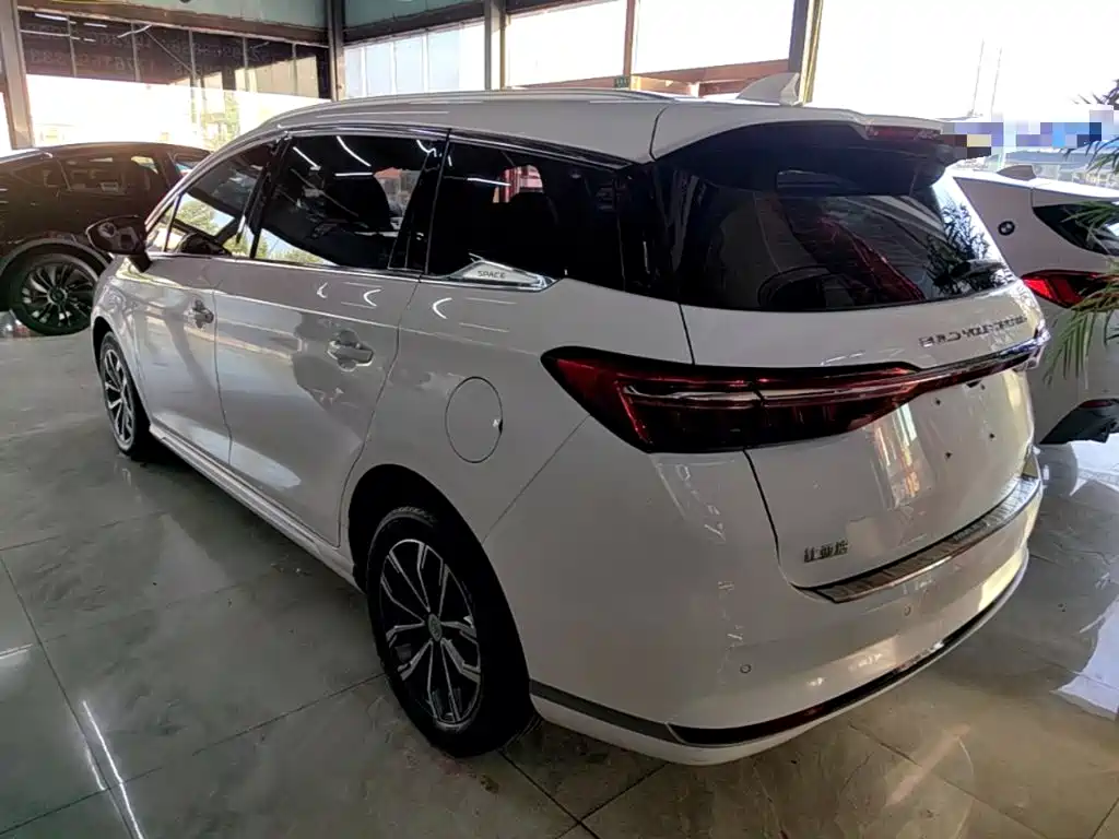 BYD MAX — миниатюра 5