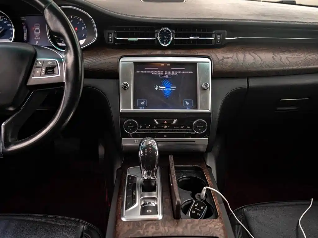 Maserati Quattroporte — миниатюра 7