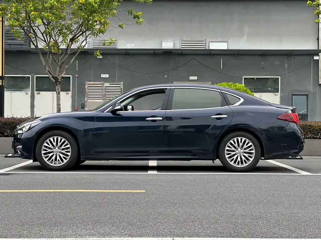 Infiniti Q70 — миниатюра 3