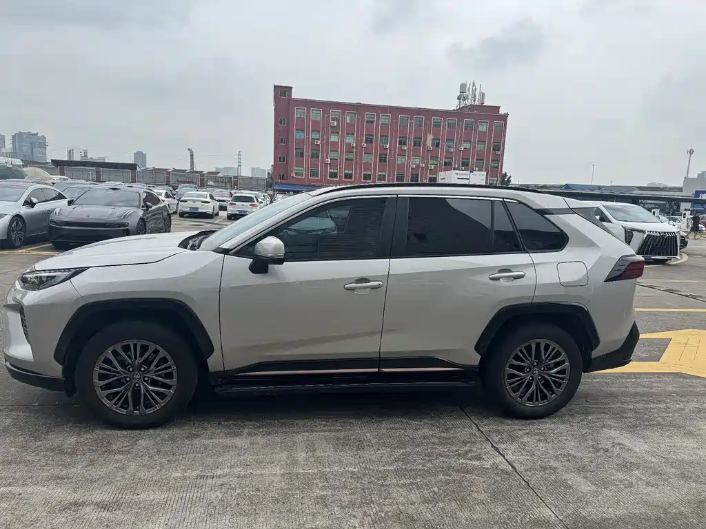 Toyota Wildlander 2024 2.0L CVT Luxury PLUS