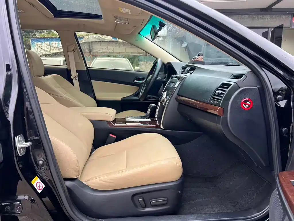 Toyota Reiz — миниатюра 7
