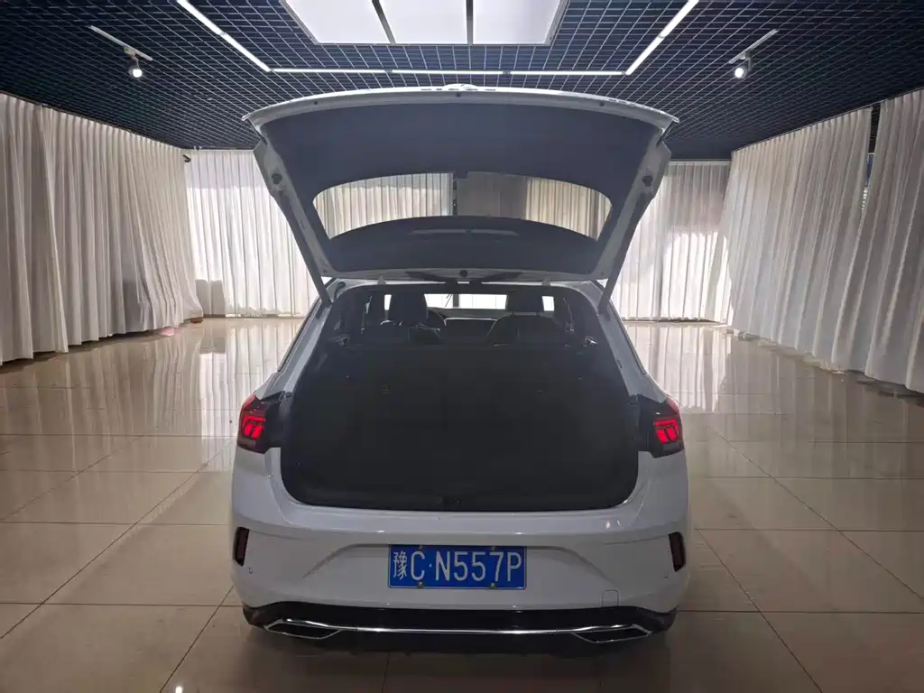 Volkswagen T-Roc — миниатюра 16