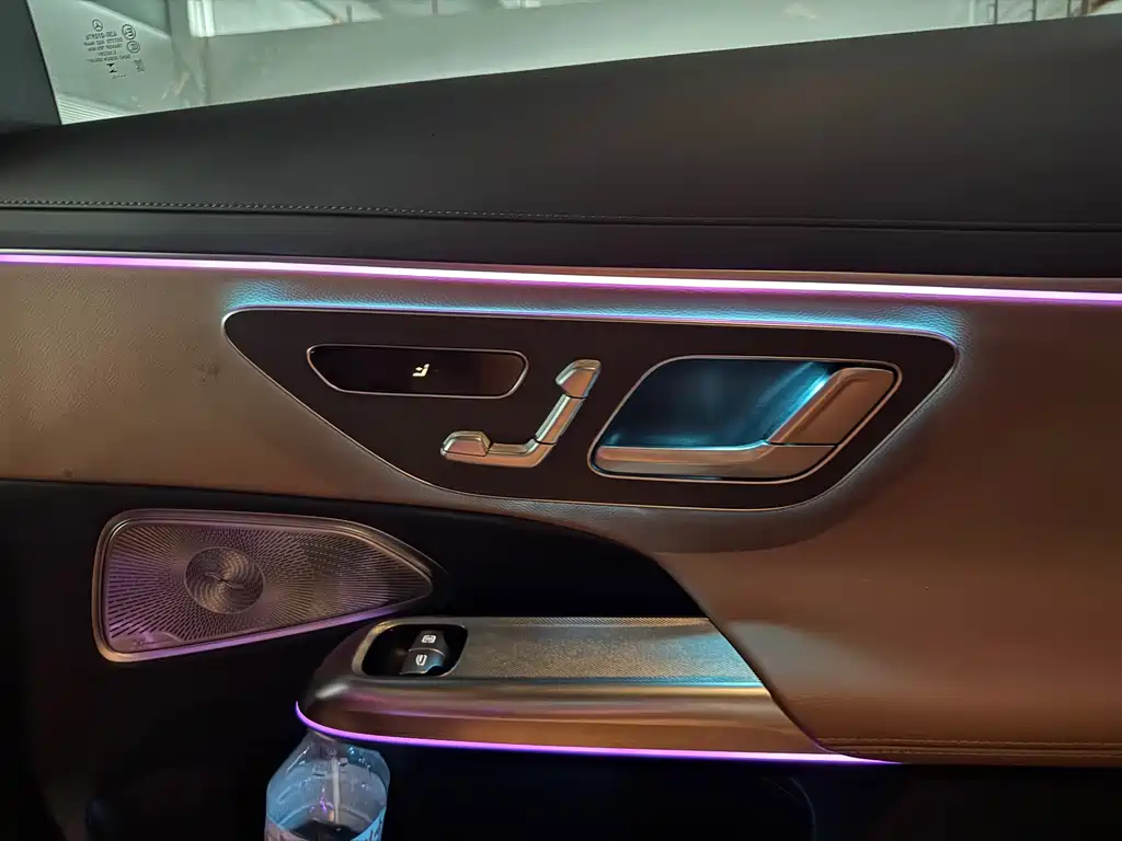 Mercedes-Benz E-Class — миниатюра 17