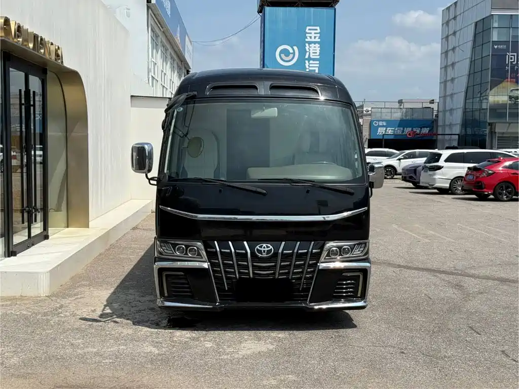 Toyota Coaster — миниатюра 2