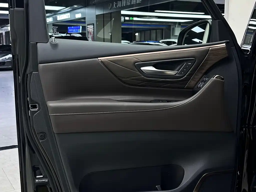 Toyota Alphard 2024 2.5L Luxury