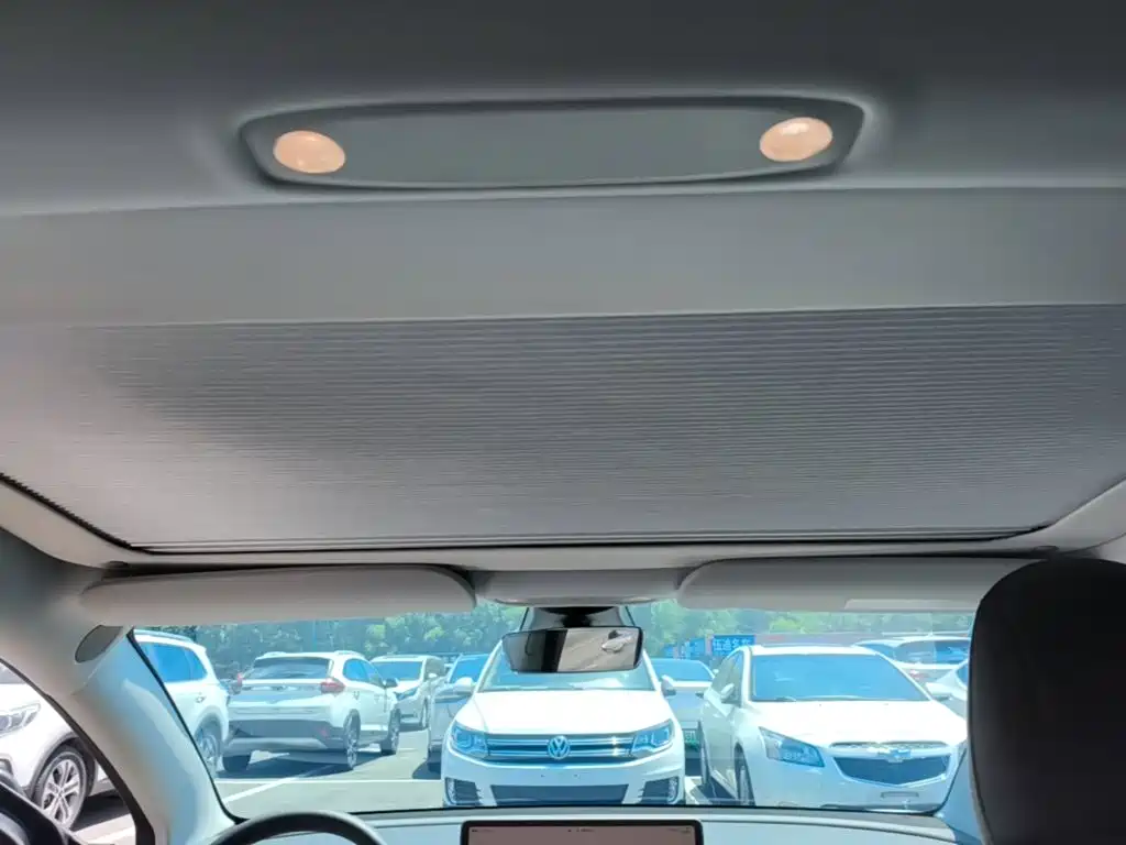 Tesla Model 3 — миниатюра 18
