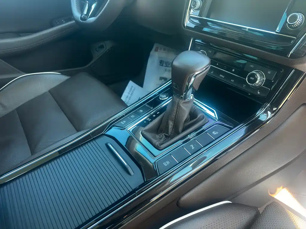 Volkswagen Phideon — миниатюра 8