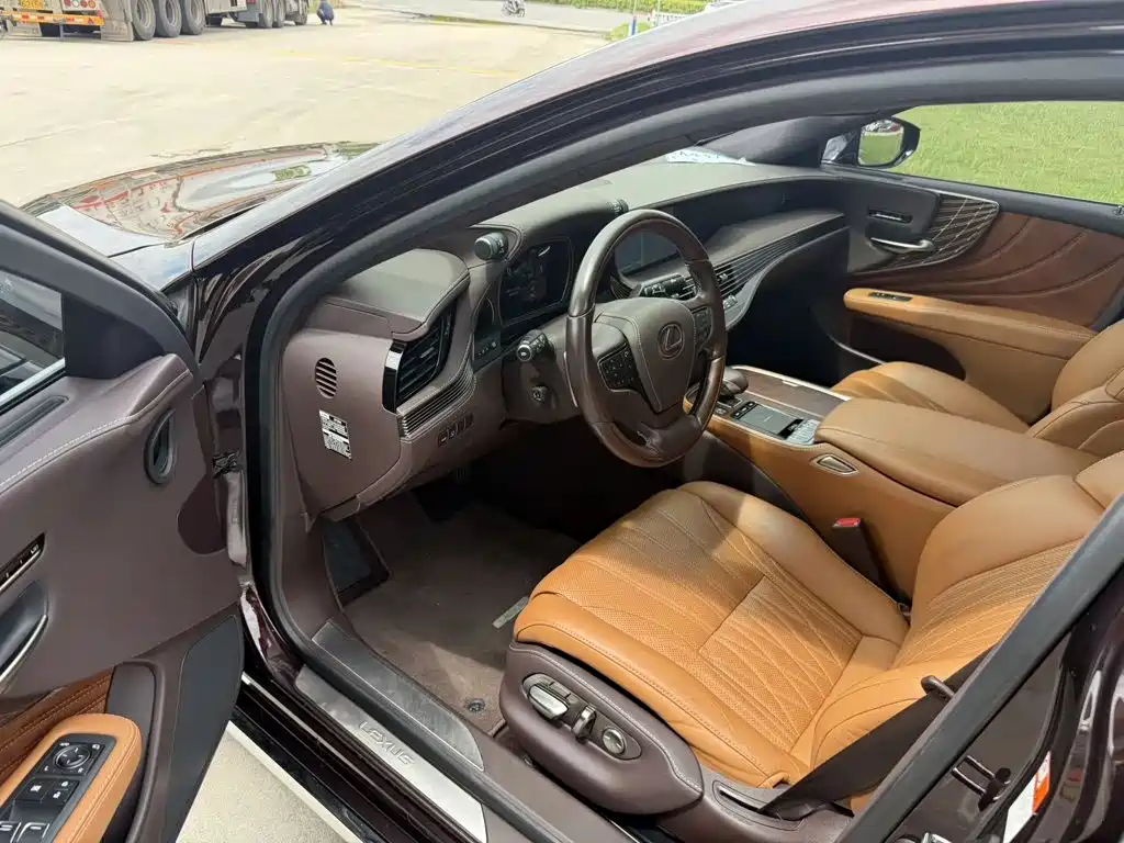 Lexus LS — миниатюра 5