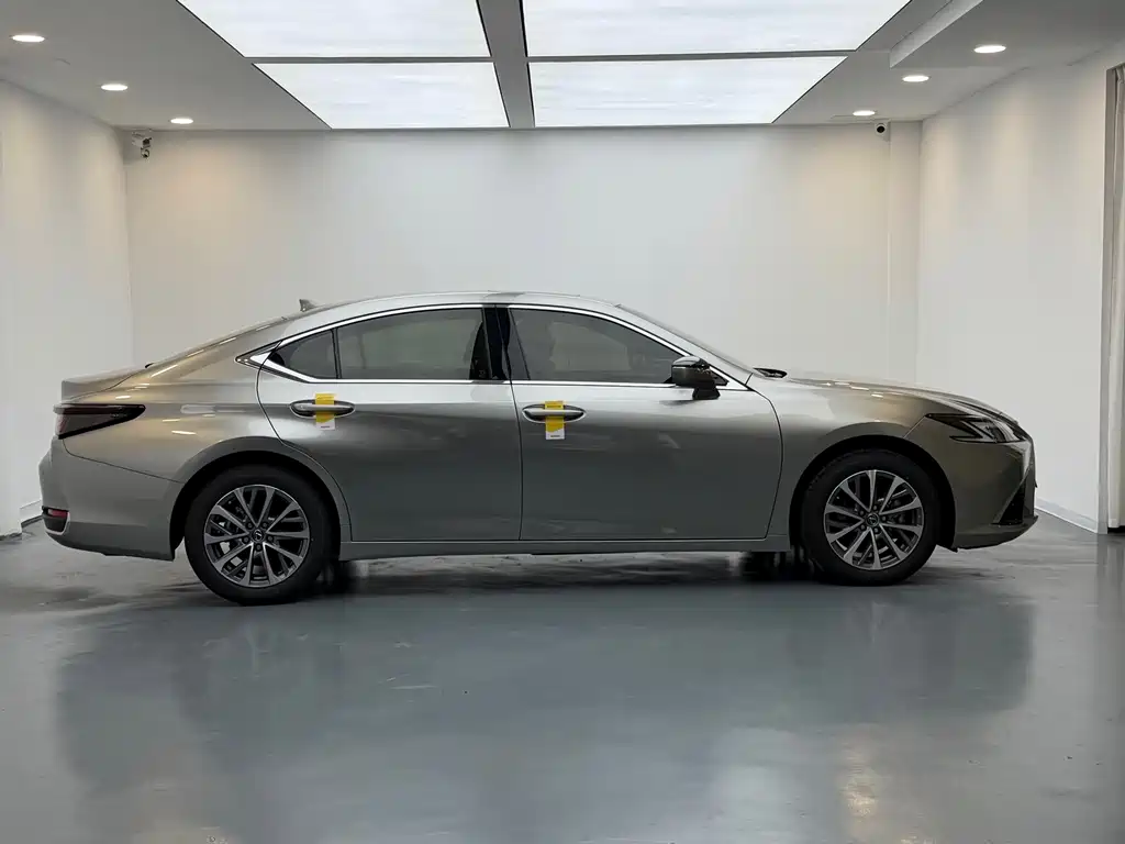 Lexus ES — миниатюра 9