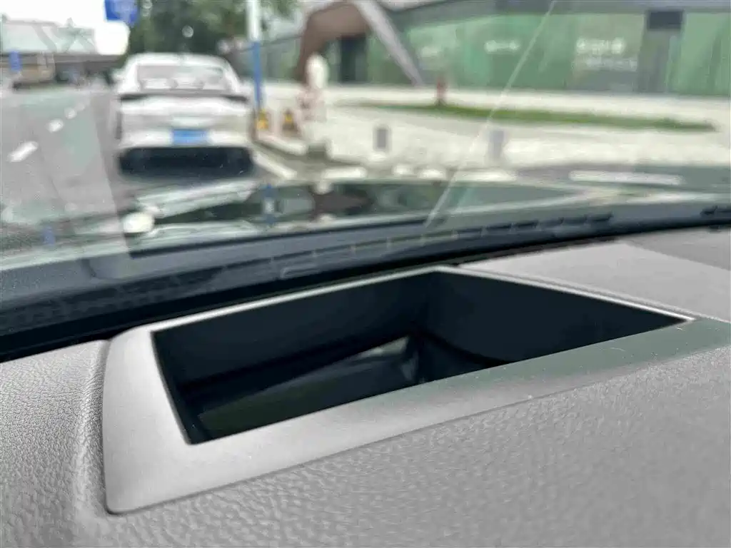 BMW 7 Series — миниатюра 17