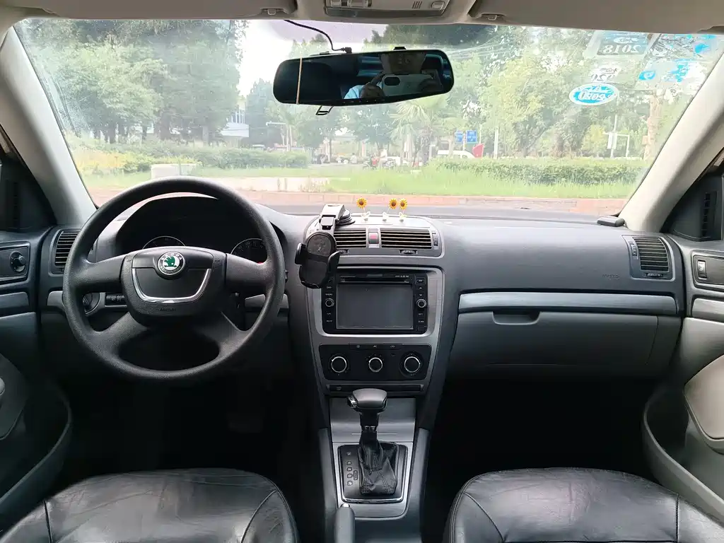 Skoda Octavia 1.6L Auto Comfort Supreme Edition, фото 11