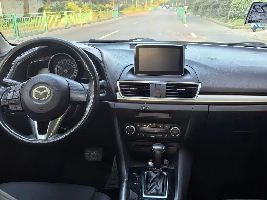 Mazda 3 Axela Sedan 1.5L Auto Luxury Type, фото 5