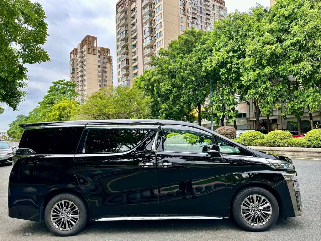 Toyota Vellfire — миниатюра 7