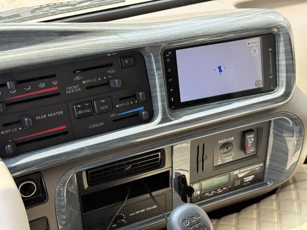 Toyota Coaster — миниатюра 12