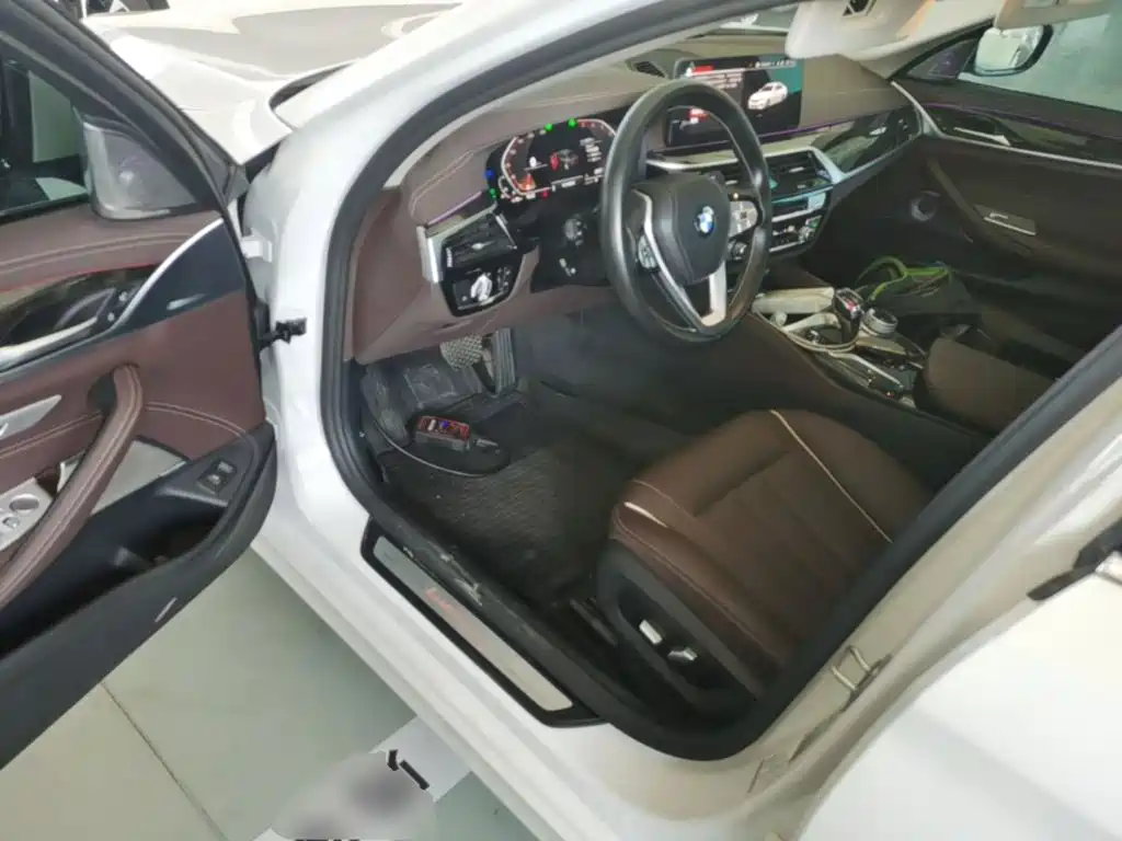 BMW 5 Series — миниатюра 16