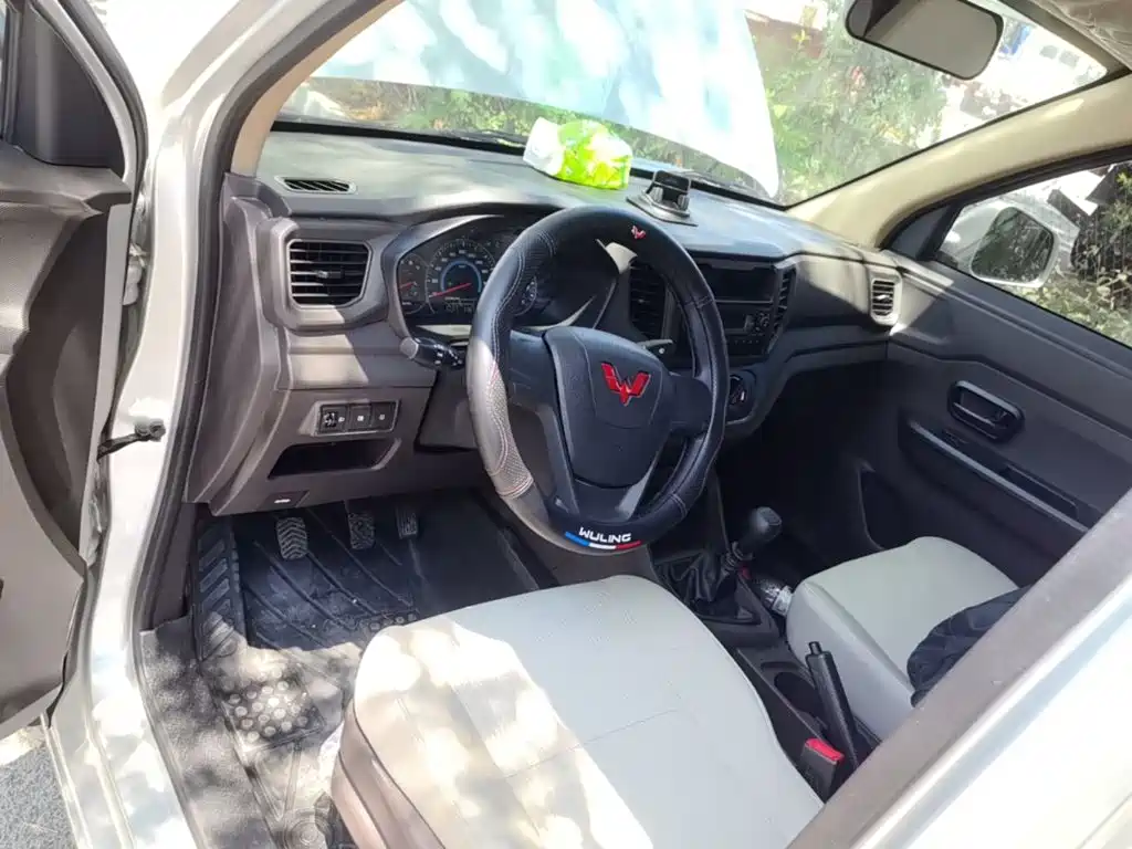 Wuling Hongguang V — миниатюра 10