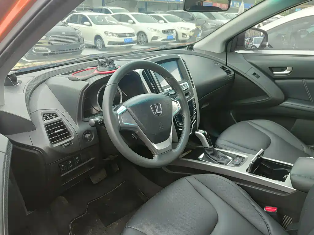 Luxgen U6 — миниатюра 14