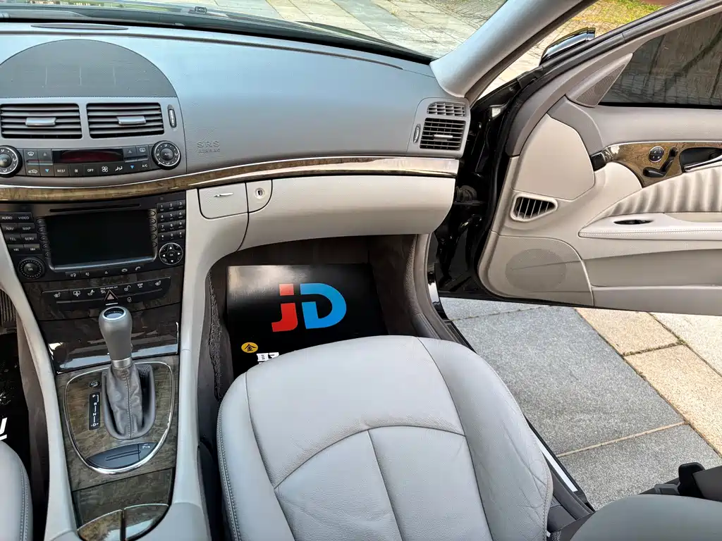 Mercedes-Benz E-Class — миниатюра 25