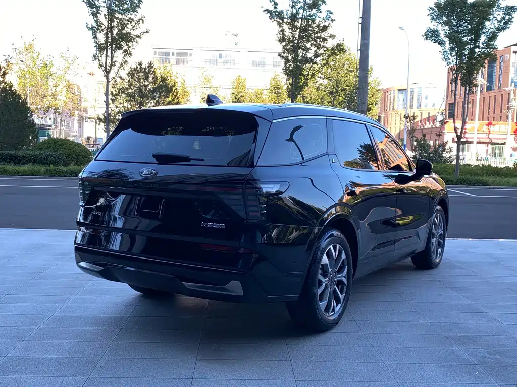 Ford Edge — миниатюра 9