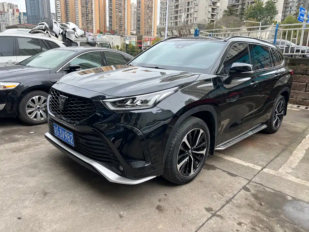 Toyota Crown Kluger 2022