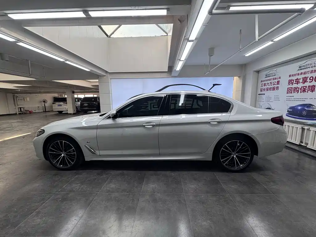 BMW 5 Series — миниатюра 4