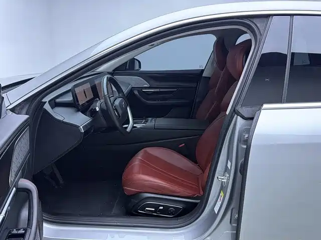 XPeng P7 — миниатюра 11