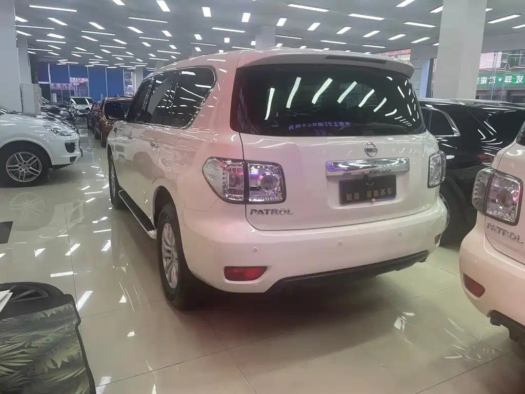 Nissan Patrol — миниатюра 8