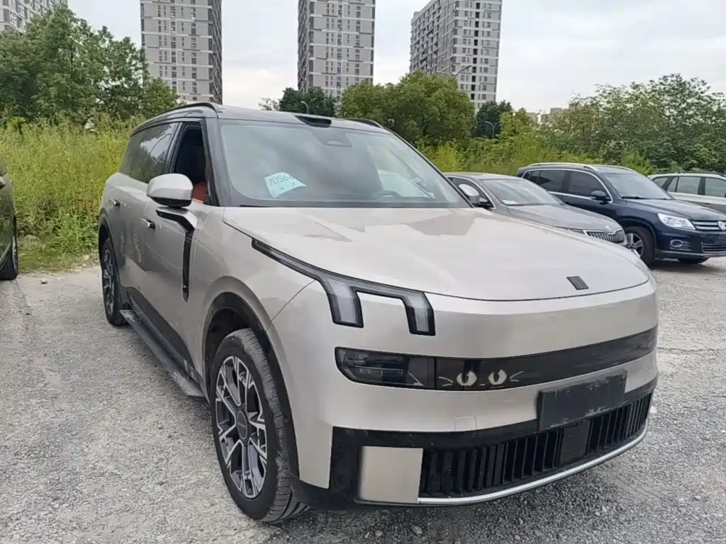 Lynk & Co 900 — миниатюра 4