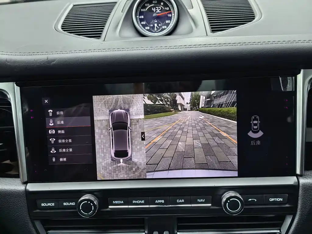 Porsche Macan — миниатюра 20