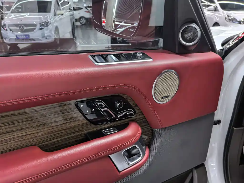 Land Rover Range Rover — миниатюра 9