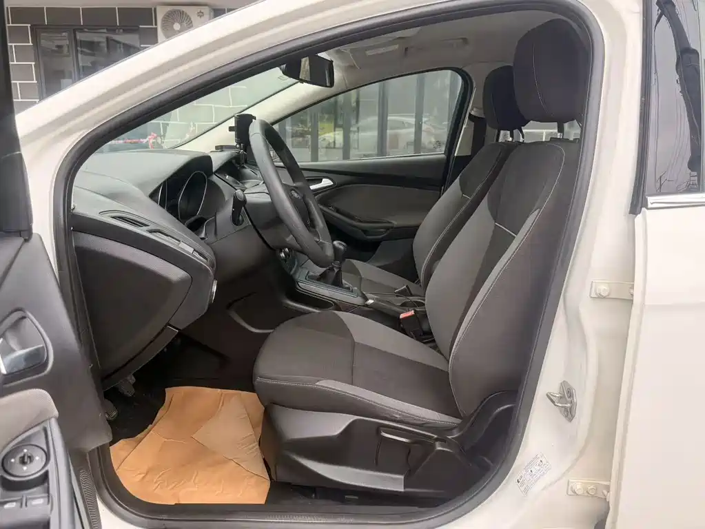 Ford Focus — миниатюра 8