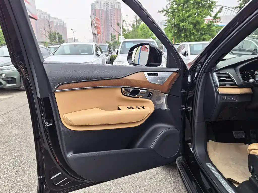 Volvo XC90 2017 E T8 7 мест