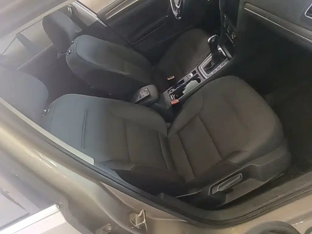 Volkswagen Golf — миниатюра 25