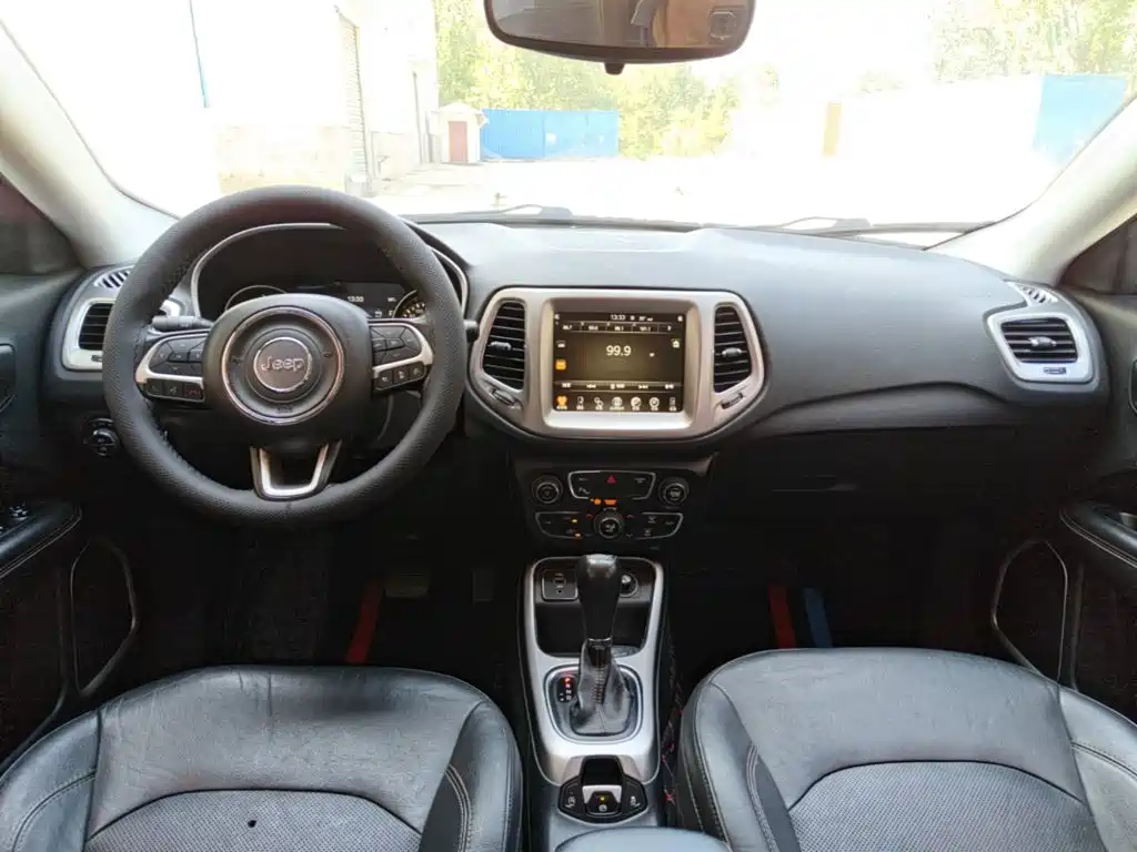 Jeep Compass — миниатюра 10