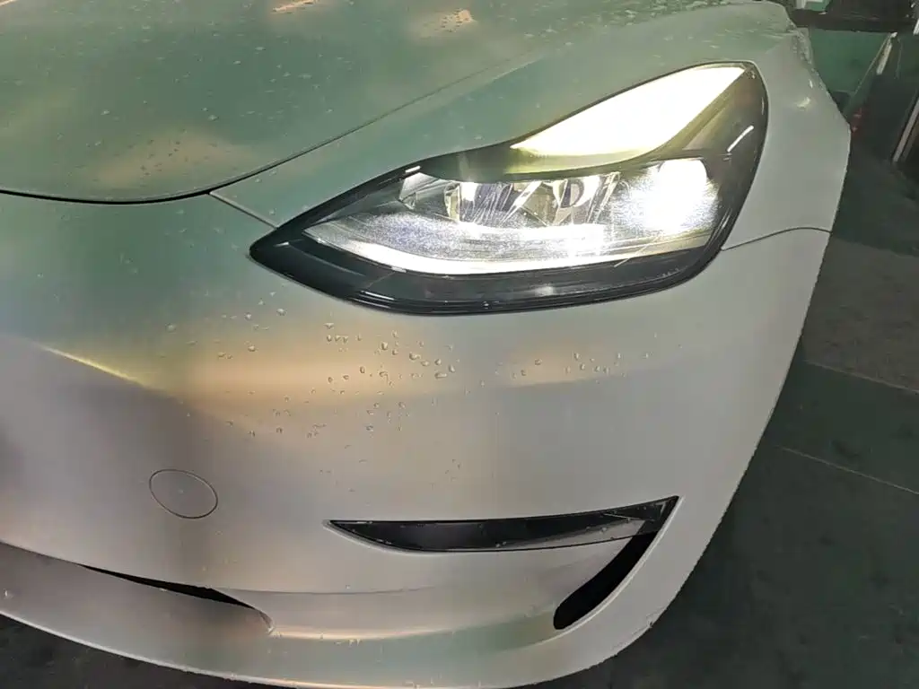 Tesla Model 3 — миниатюра 24