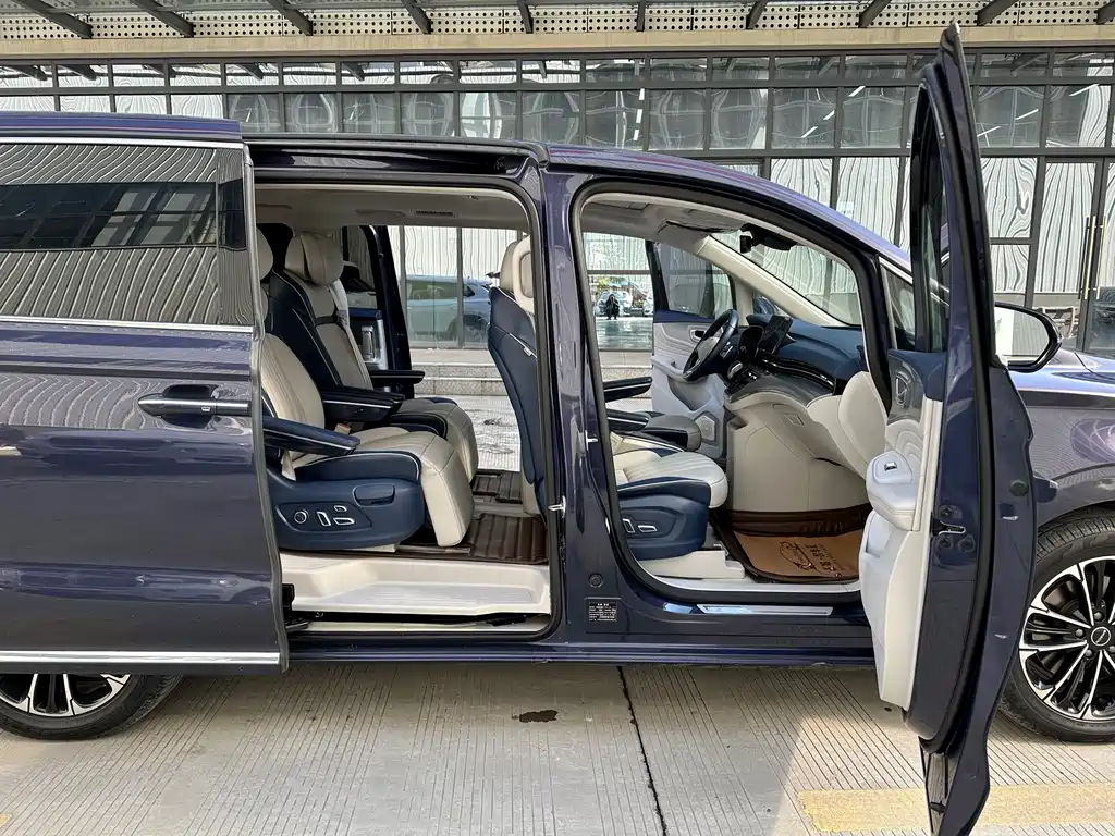 Roewe iMAX8 400TGI Supreme Edition, фото 18