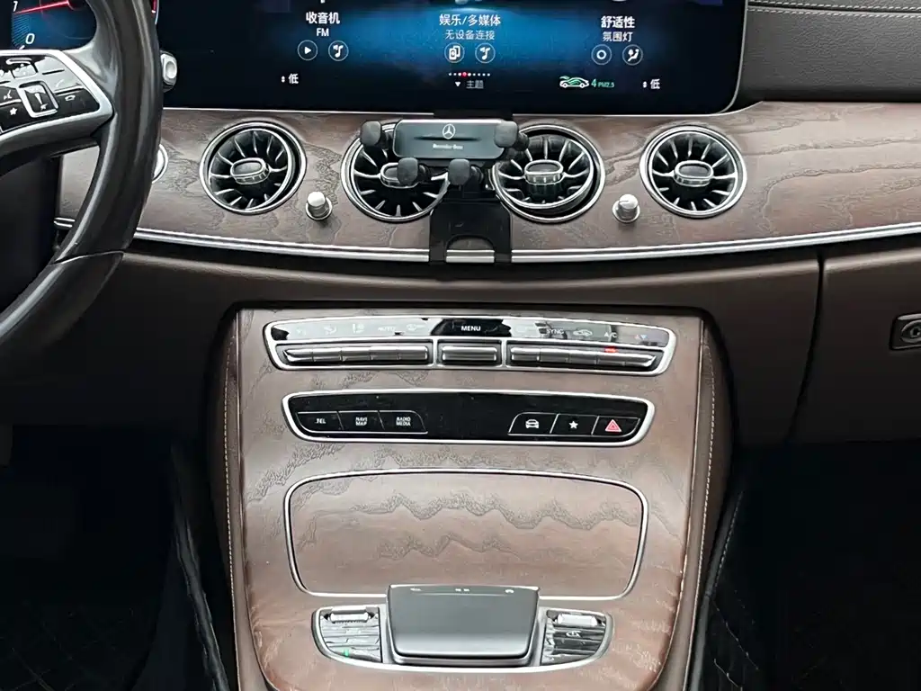 Mercedes-Benz E-Class — миниатюра 8