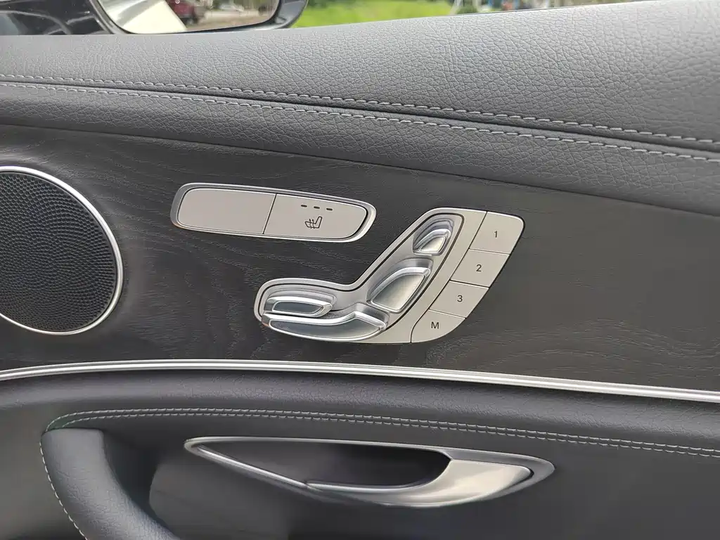 Mercedes-Benz E-Class — миниатюра 19