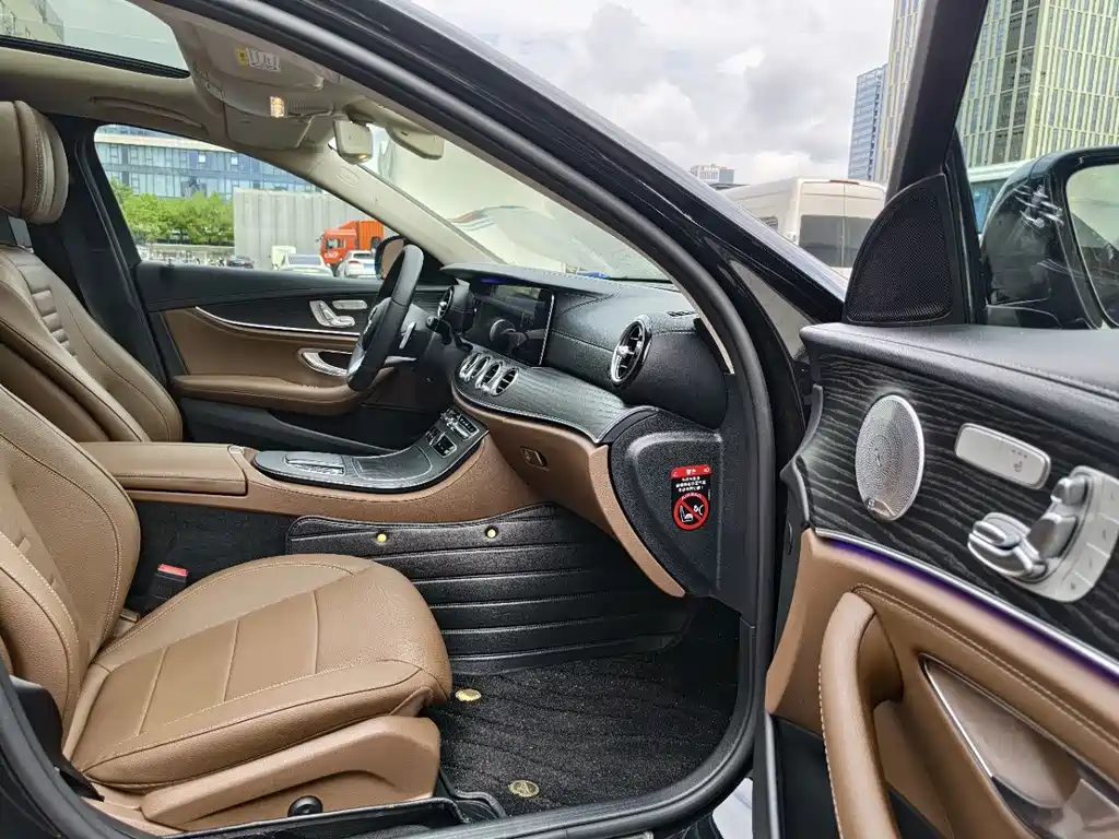 Mercedes-Benz E-Class — миниатюра 7
